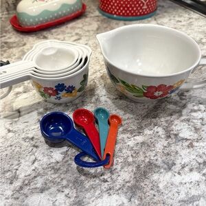 Pioneer Woman Floral Measuring Cup and Spoon Set